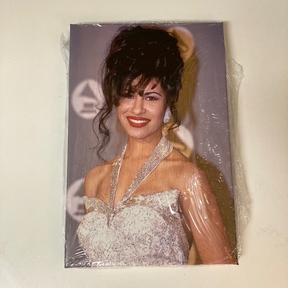 Selena Quintanilla Canvas Wall Art 8” x 12” Pose - Picture 1 of 4